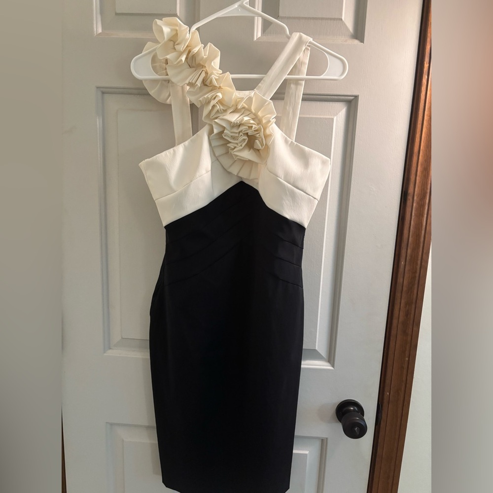 Joseph Ribkoff Elegant Black & White Ruffle Halter Dress sz 8 LBD